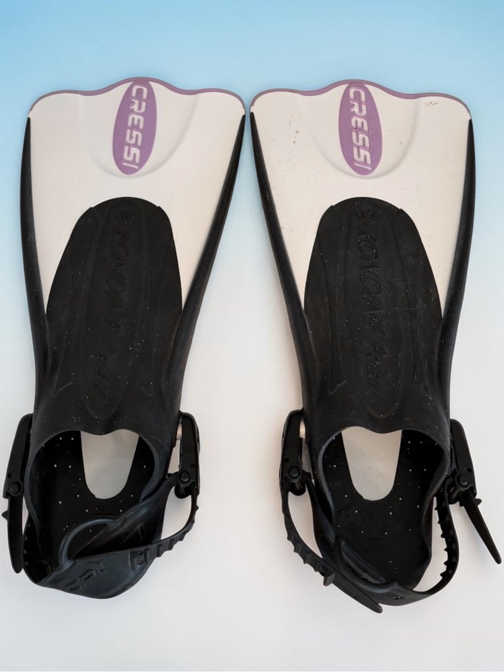 Cressi Rondine Palau Snorkel Fins (Size S/M) + 2 Pairs Neoprene Socks & Bag